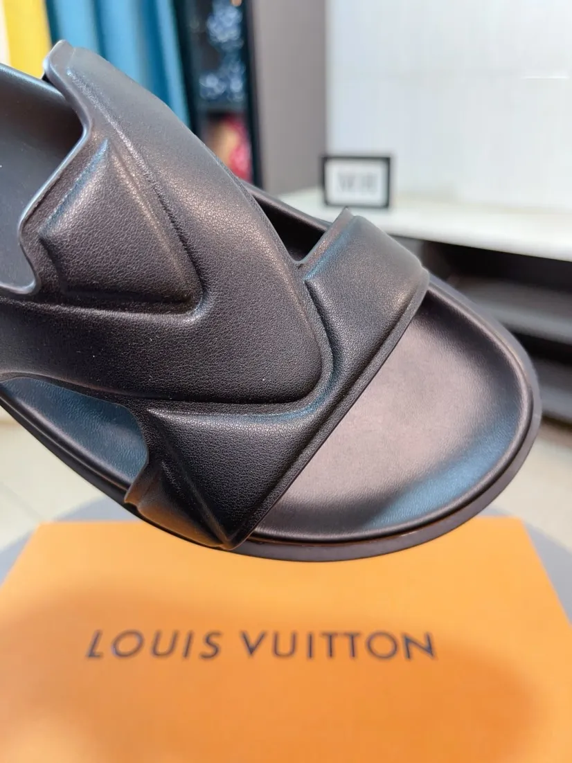Men's shoes 💰360🌹🌹 (lv-Louis Vuitton) new men's sandals, high-end boutique, exquisite embossed logo decoration on the upper, fine workmanship, super soft soles, casual, loose and comfortable, a must-have in summer! \nsize：38-44